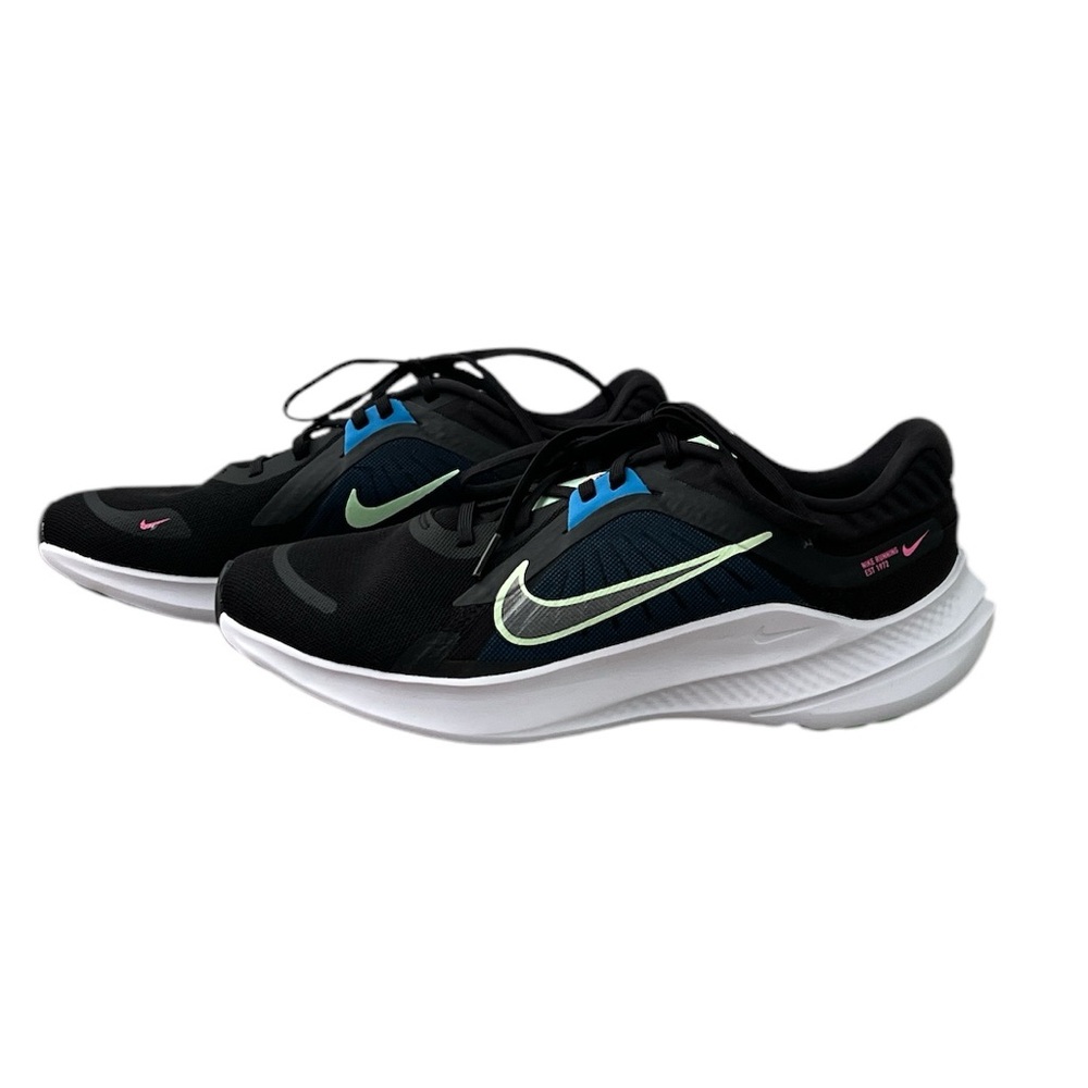 Nike Quest Women’s Black and White Athletic Running Shoes Sleek